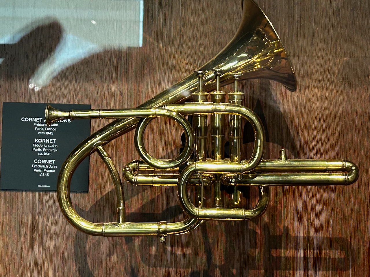 Photograph of (a) brass instrument(s) from the Musical Instruments Museum in Brussels, Belgium